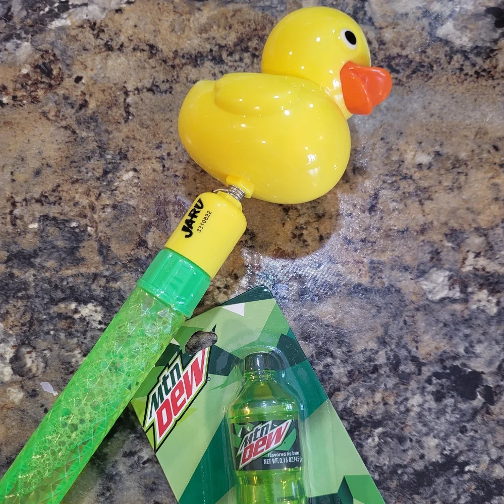 Quacking Duck Bubble Wand & Flavored LIP Balm Mountain Dew